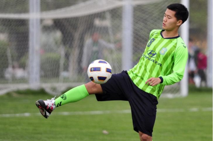 背叛誓言被泼可乐失去理智与球迷对骂，黄博文一错再错还是？