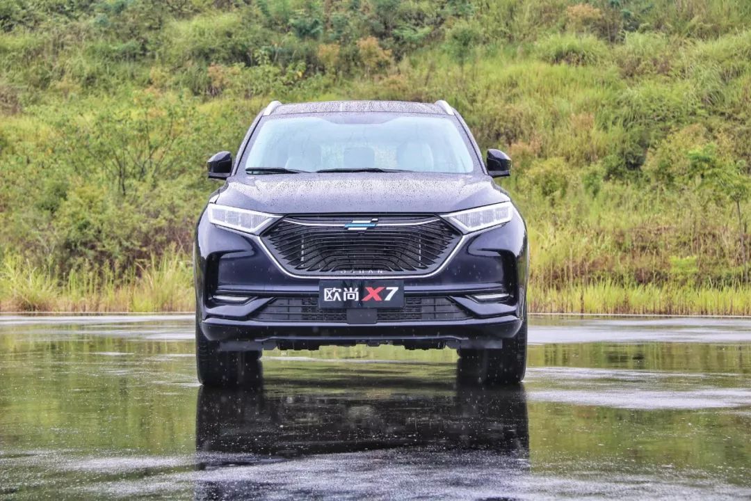长安欧尚x7新款上市仅7.77万起,长安欧尚x7和东风风行t5evo哪个好