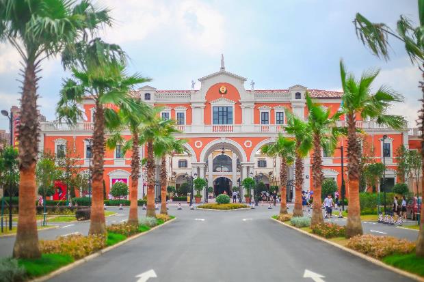 附近免费景点网红打卡地武汉,武汉佛罗伦萨小镇奇幻丛林