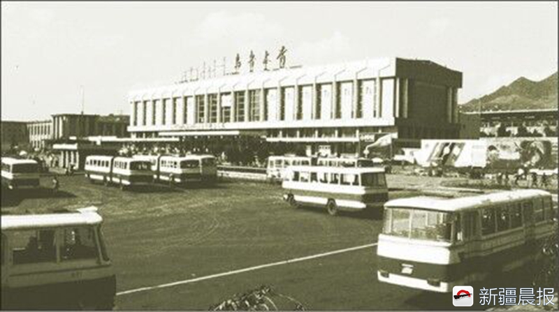 从“大通道”到新能源车37年老公交人见证乌鲁木齐公交发展