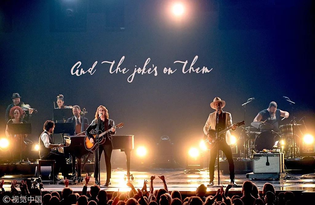 鸡汤、争议与反转：格莱美之夜的一场好戏