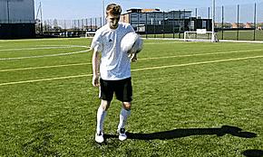 初学者足球颠球教学视频,单脚足球颠球教学初学者