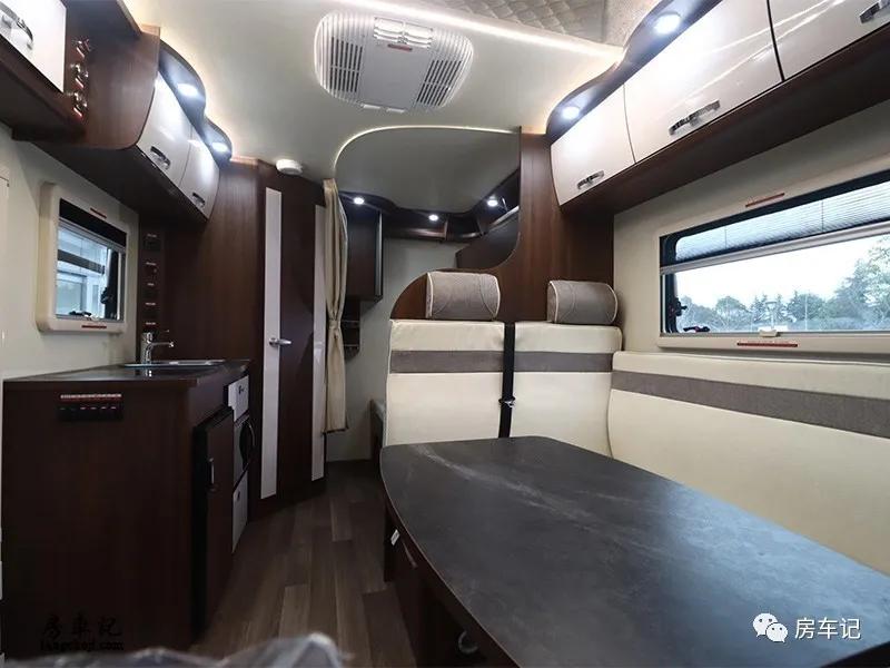 隆翠凯歌双拓展房车,隆翠房车凯歌c620中国红