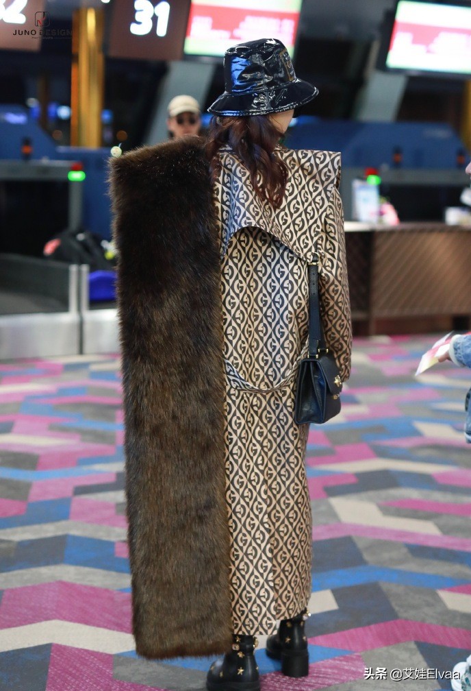 戚薇素颜被吐槽,戚薇韩范十足现身机场