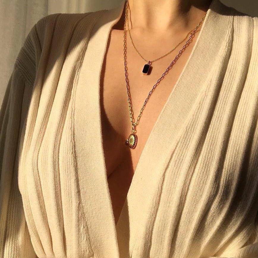 有时候质感就体现在小小的配件上，一件可以陪你穿梭日常的珠宝