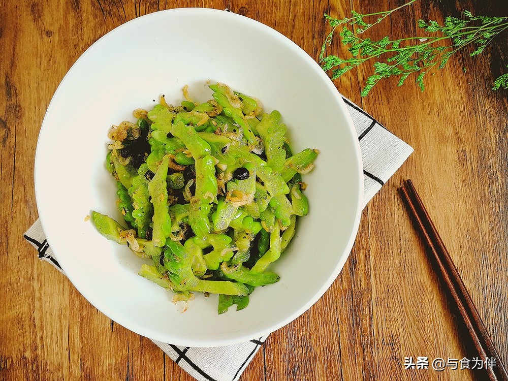 苦瓜怎么去除苦味最好方法,苦瓜焯水和抹盐哪个去苦味