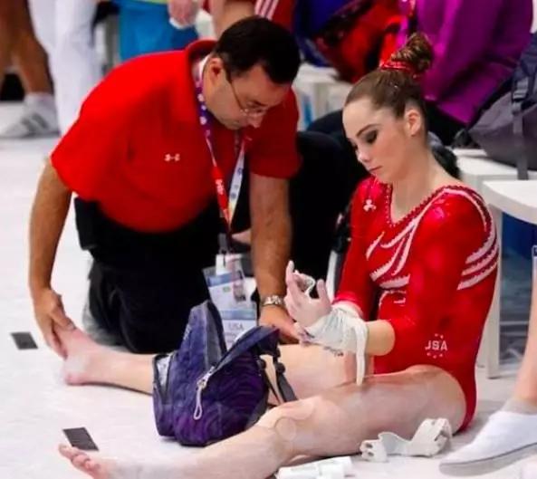 最终被判刑175年！白衣天使心中却住着恶魔，性侵超156名女童