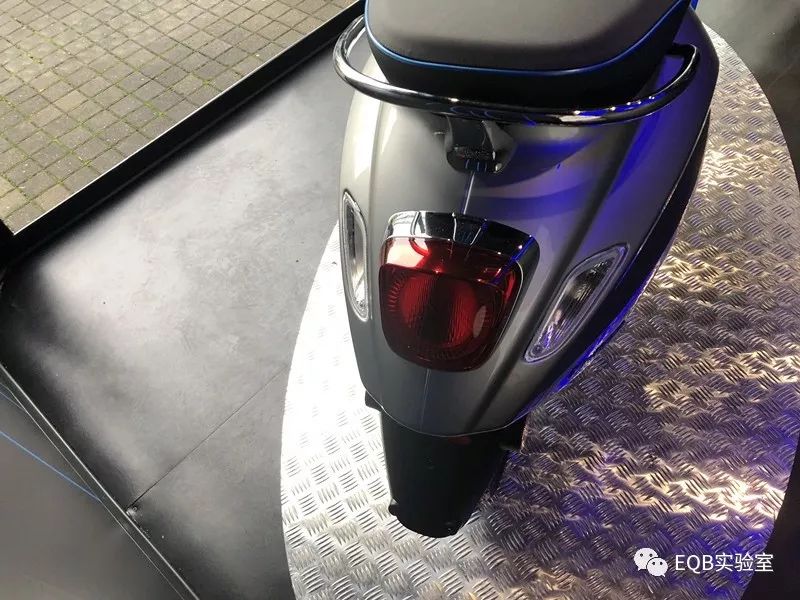 「米兰展独家」弯的电池？可当作充电宝的电池？外国人真会玩！