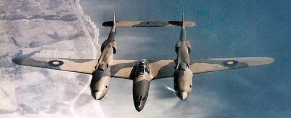 他是顶尖侦察机“黑鸟”的幕后主人，一个彻头彻尾的飞机设计狂魔