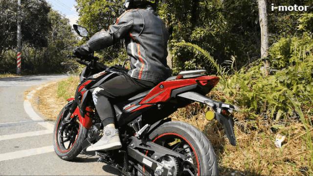 老司机飙车秋名山,秋名山老司机pk跑车