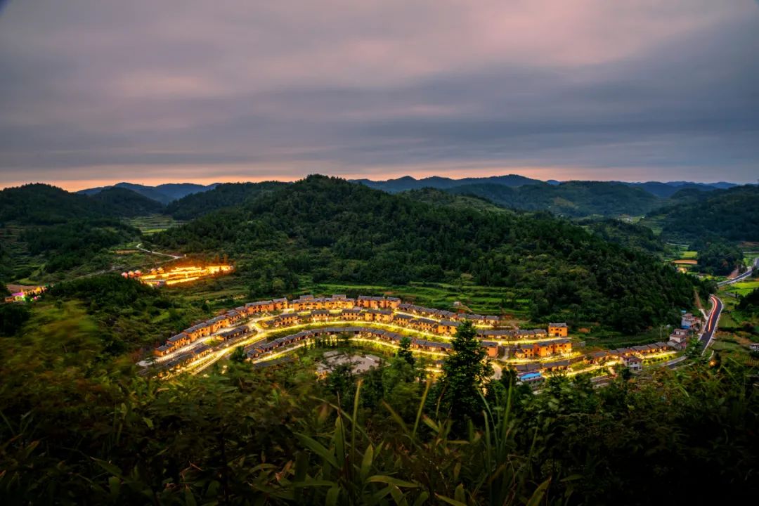 走向我们的小康生活9张海报,幸福新时代主题摄影作品