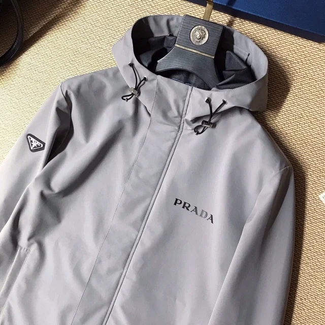 普拉达prada限定冲锋衣,普拉达的冲锋衣