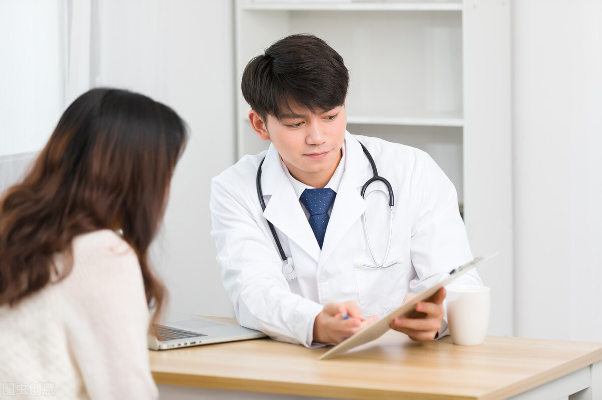 乳腺癌转移到肝医生说动不了手术,乳腺癌肺转移不放化疗可以治吗