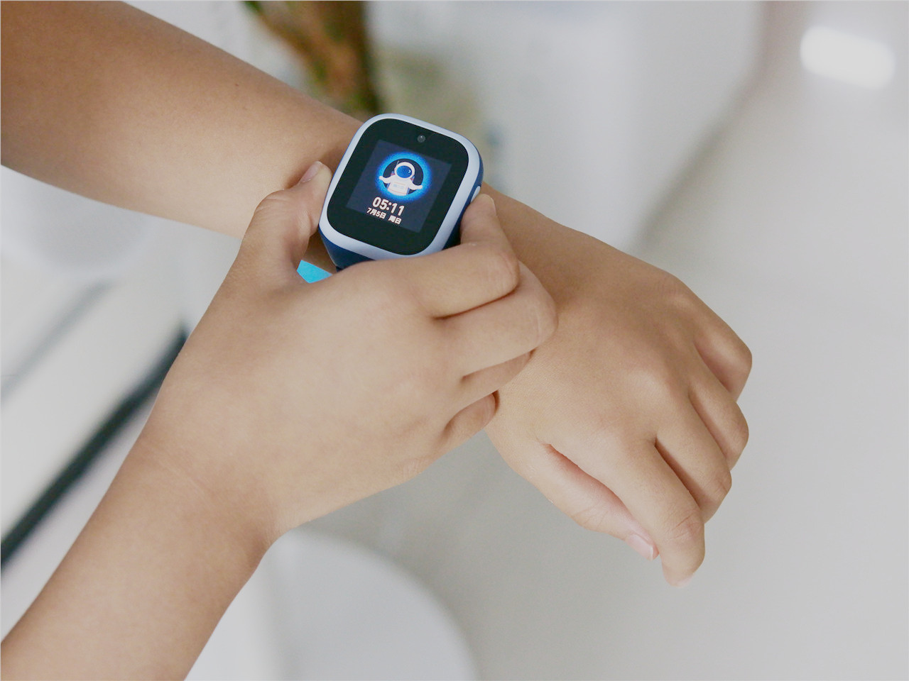 支持4G全网通米兔儿童电话手表4C八重安全定位守护更放心