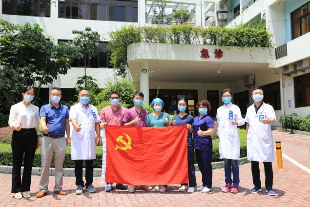 疫情防控党旗在基层高高飘扬,党旗在防疫阻击战中高高飘扬