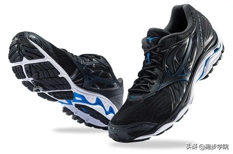 跑马新手推荐跑鞋,跑步新手挑选跑鞋主要看什么