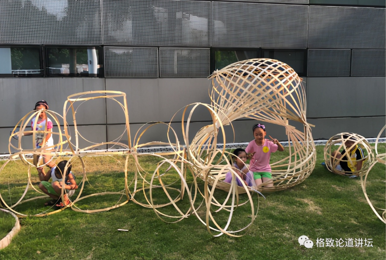 幼儿园做的不对可以关小黑屋吗,幼儿园工作做不好罚钱