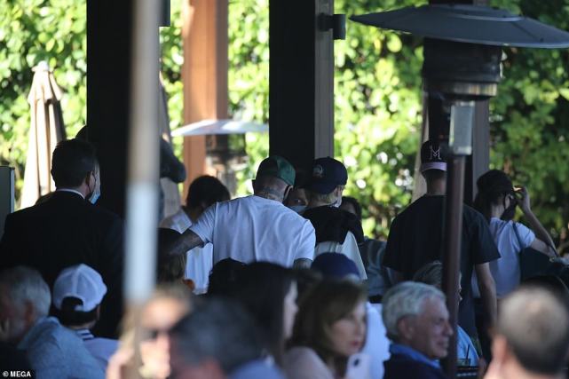 贝克汉姆小七戴墨镜,贝克汉姆家小七