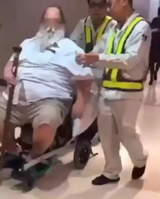 新加坡酷航迫降,万米高空飞机返航