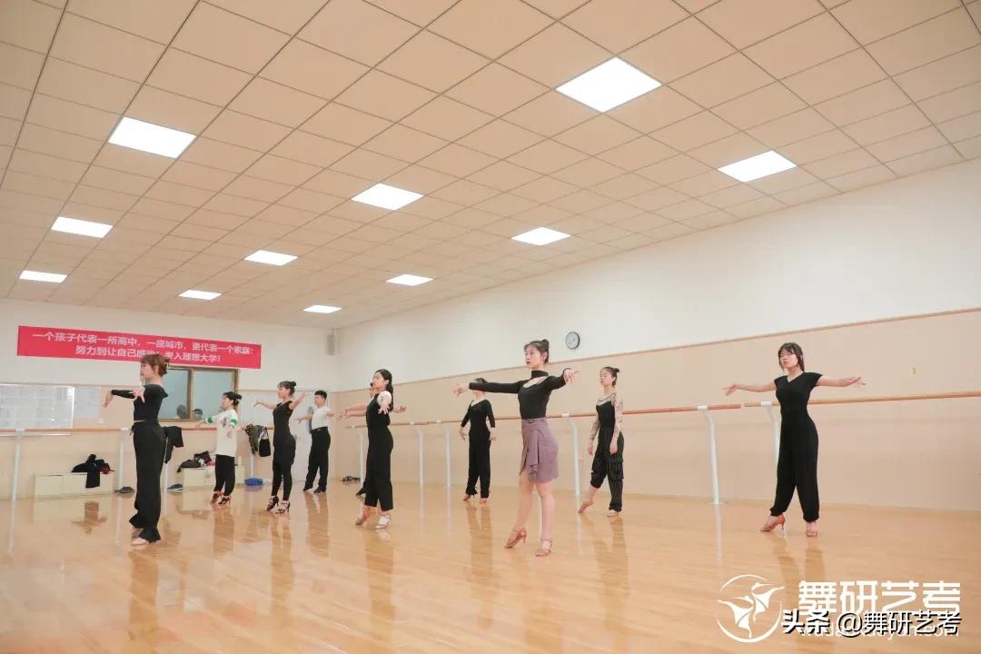 如何选拉丁舞服装6-12岁练功服,拉丁舞初学者服装怎么选择