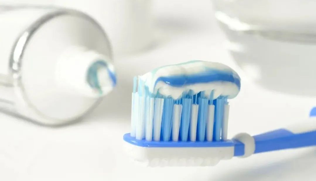 大巴车轮毂前凸后凹,客车轮毂为什么一凸一凹