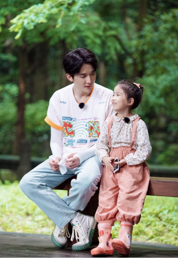 张新成穿搭教程,张新成回廊亭穿衣搭配粉色