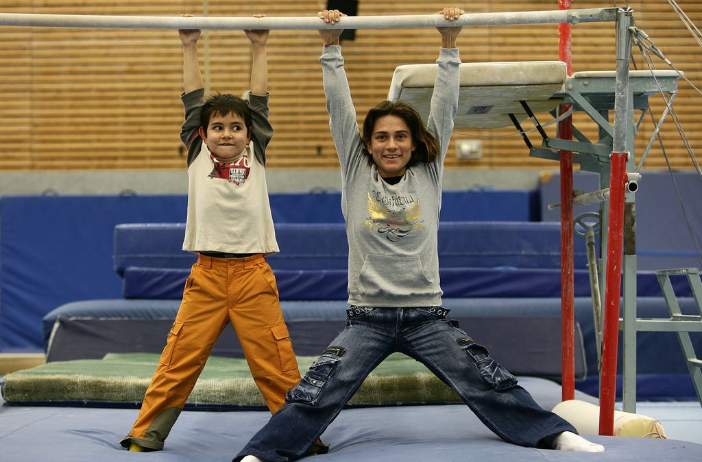 体坛十大感人瞬间：梅西、科比上榜，篮球励志帝惊动了NBA球星