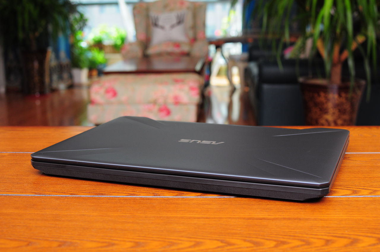 开箱一款最牛逼的游戏笔记本电脑,特别值得入手的游戏笔记本