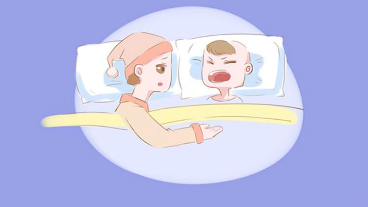 宝宝睡觉不踏实老踢人,一周多宝宝睡觉踢被子有啥小妙招