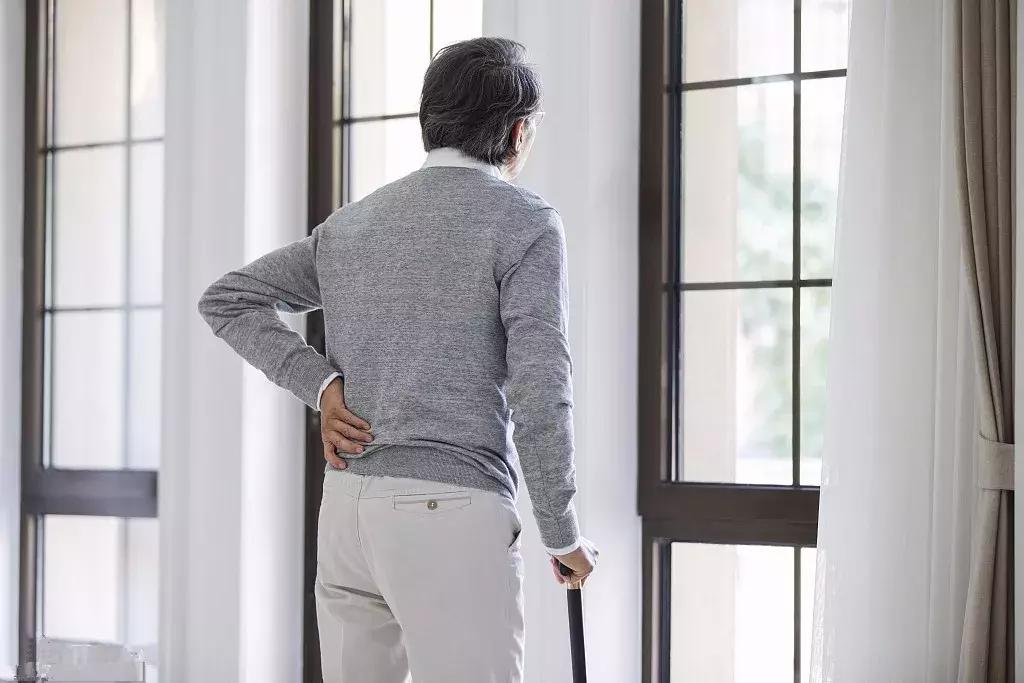 记住“颈腰诊断歌”,立马就知病根在哪!