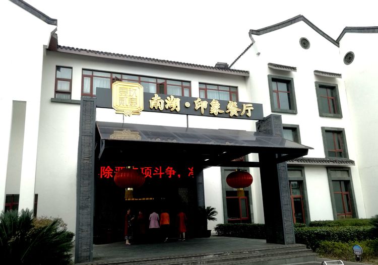 岁月不老我们不散全文,岁月不老我们不散什么意思