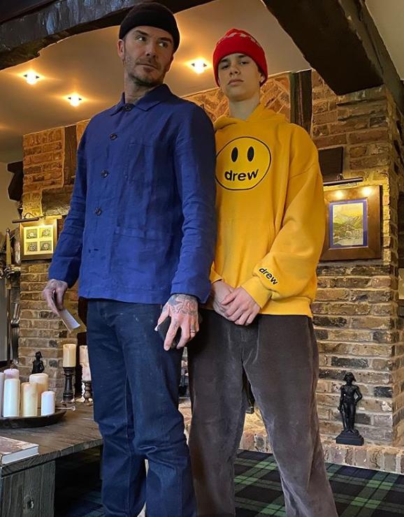 贝克汉姆晒亲吻长子照,贝克汉姆二儿子像贝嫂