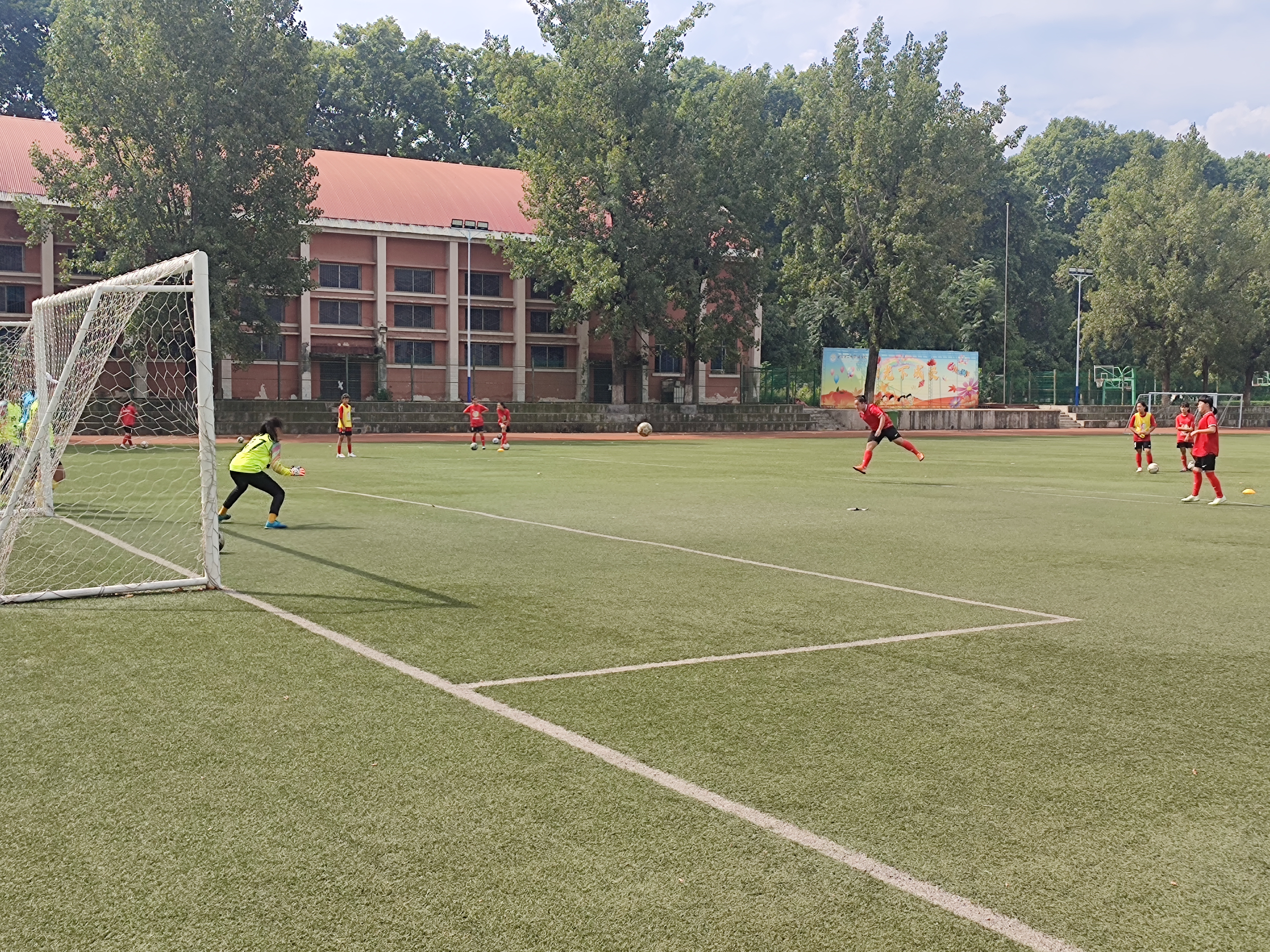 西安第二外国语学校怎样,西安中小学特色足球学校
