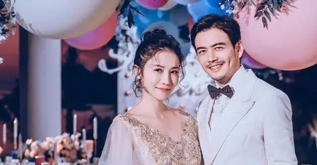 杨烁小包总露腹肌视频,小包总杨烁绯闻