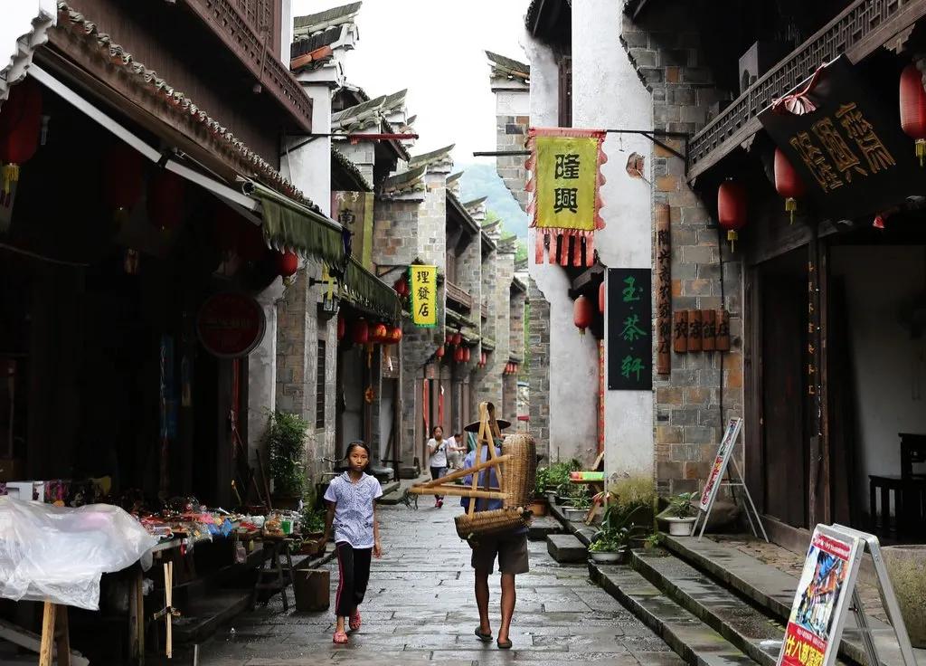 「故乡月」一本书，一座有声方言库