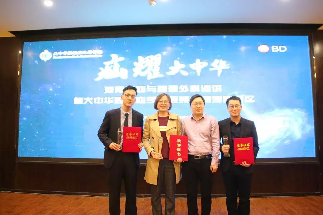 荣耀时刻！掌声送给我们腔镜疝修补的能手们......