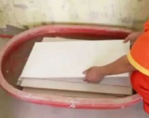 胶泥贴瓷片要加水泥吗,贴墙砖水泥跟胶泥的调配比例