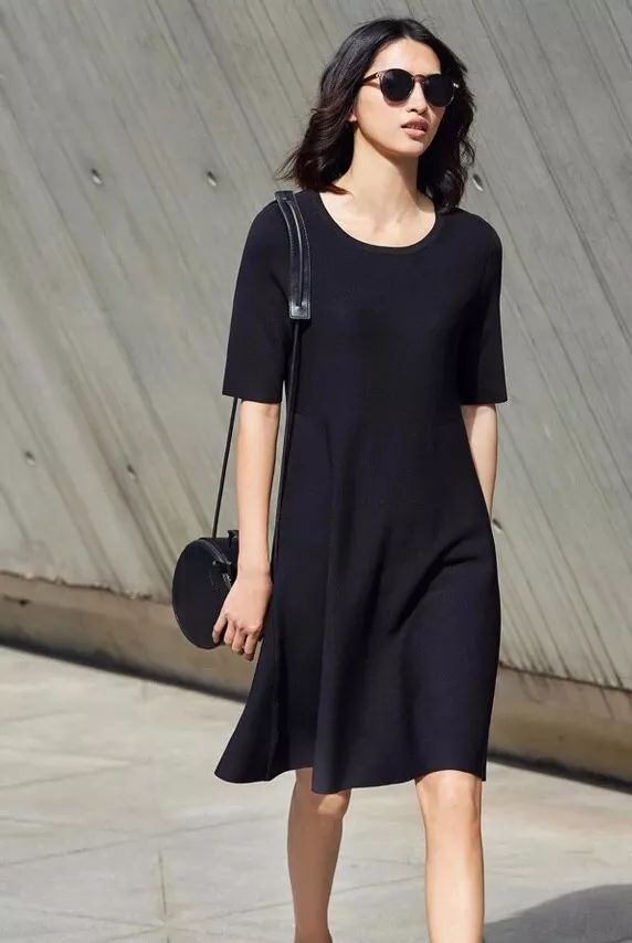 百变独特小黑裙,针织小黑裙高级感