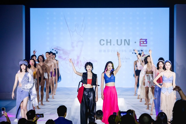 李纯代言欧迪芬图片,李纯欧迪芬视频