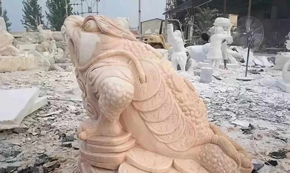 三足金蟾的由来和寓意,三足金蟾石雕