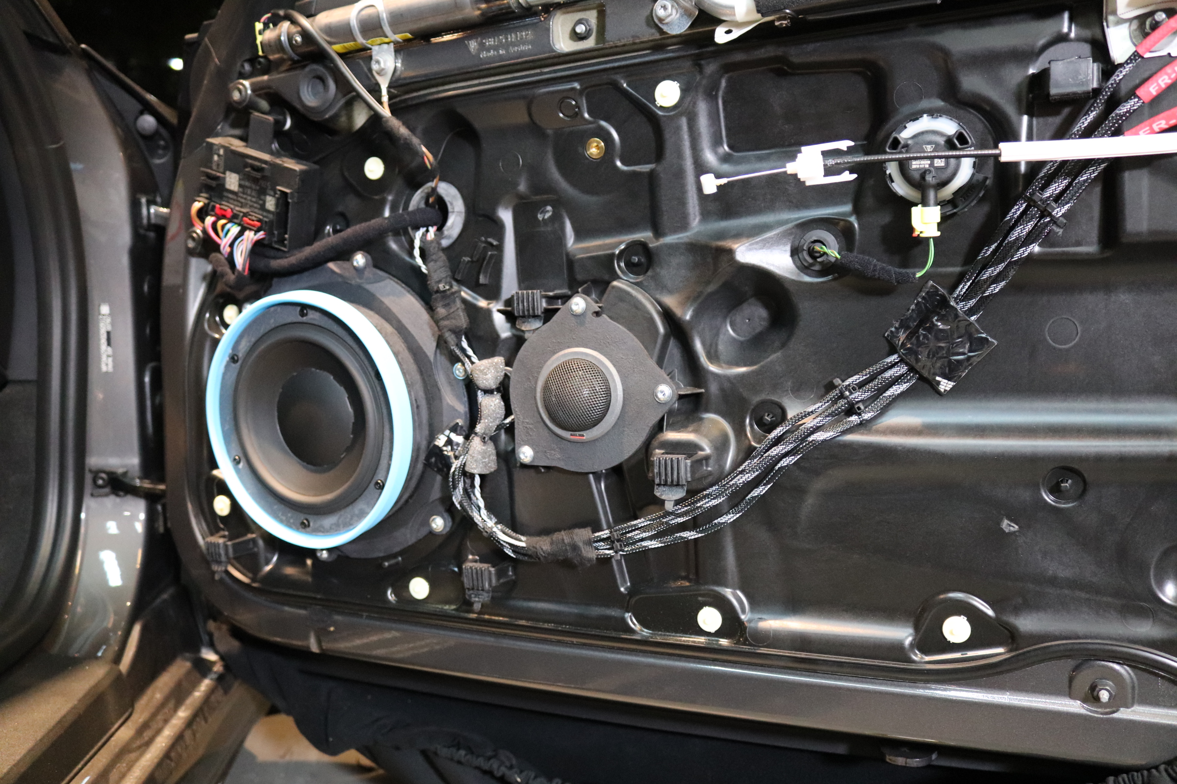 保时捷卡曼汽车音响如何改装呢?简单的音响改装不简单的效果体验