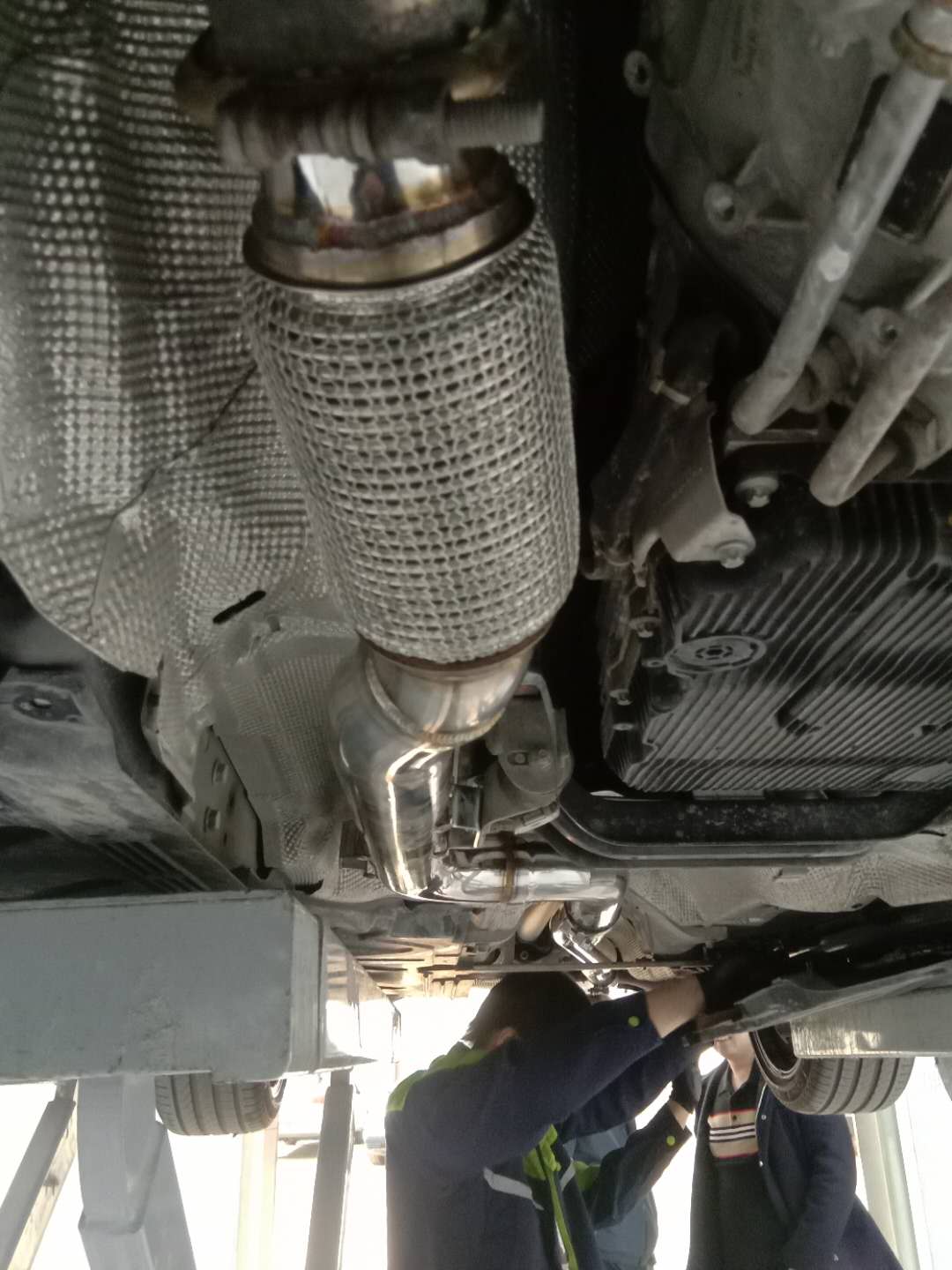 奔驰e300豪华版2024改后排气,天津市金道百世汽车用品