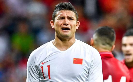 足球报：一地鸡毛岂止是国足中国足球不能只是笑话