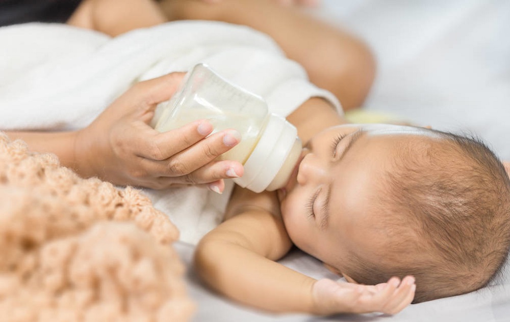 宝宝依赖奶瓶怎么处理,宝宝依赖妈妈喂奶怎么解决