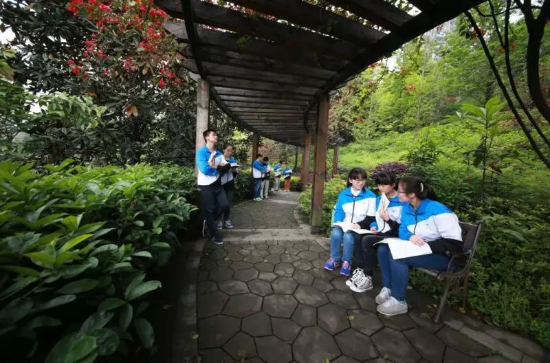 初中报考铁路学校和高中有啥区别,选择铁道学校有什么好处