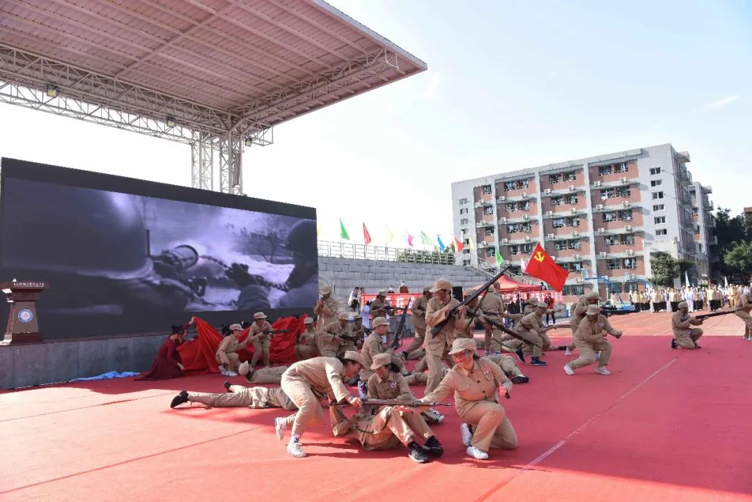 机器人在技能大赛上尬舞,机器人魔性斗舞