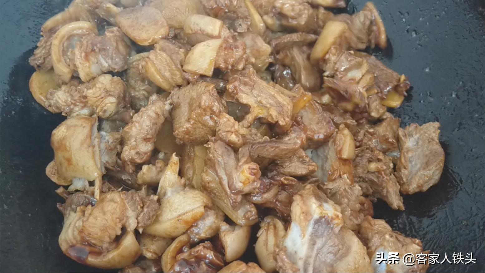 天冷了羊肉火锅怎么做好吃,冬天多吃羊肉教你孜然羊肉的做法