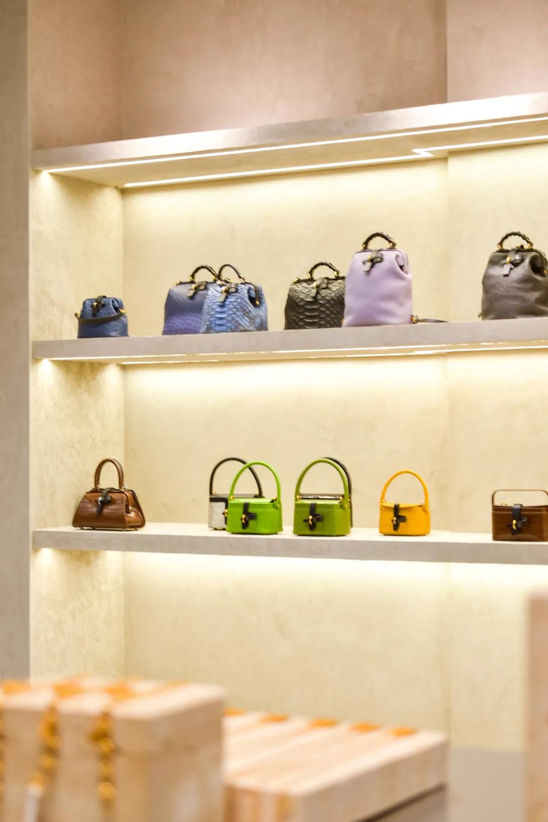 乌鲁木齐买手店有多酷？潮流搭配师坐镇，内藏咖啡吧，一秒出片