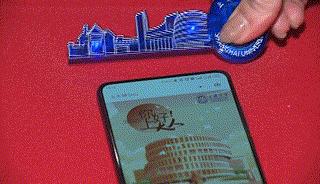 2021高校录取通知书设计！黑科技芯片、酸性镭射、星空灯…