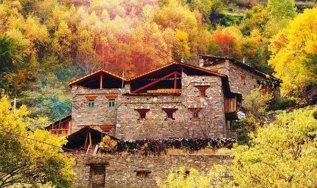 成都出发，金秋10月出游攻略，秋景美如画之米亚罗红叶风景区